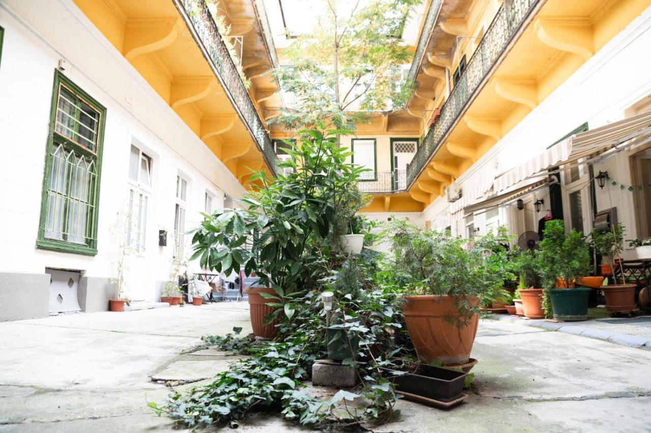 The Urban Chill Spot Harsfa Street Apartment Budapest Exterior photo